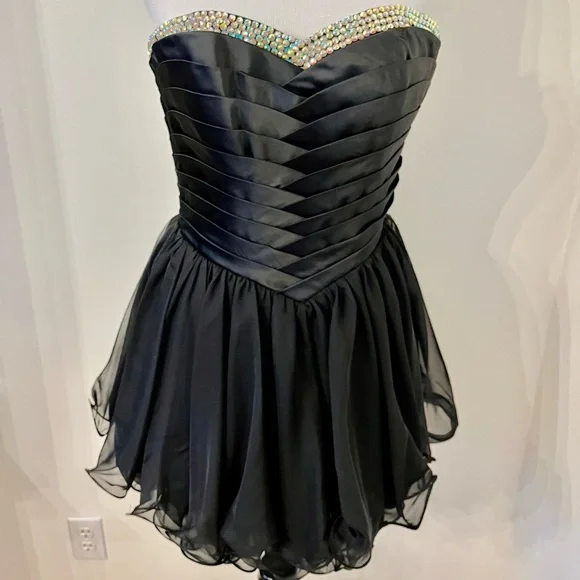 La Femme Short Black Strapless Cocktail Dress Size 6 - Picture 3 of 9